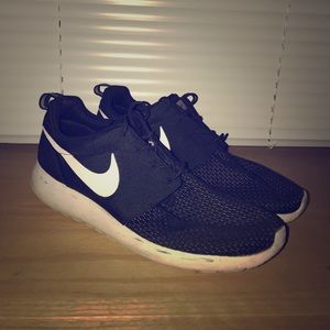 Black Nike Roshe One